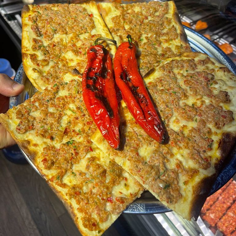 Veyso Özel Kıymalı Pide